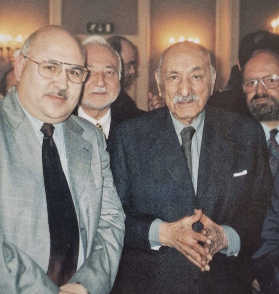 ظریف نظر در کنار پادشاه سابق افغانستان در دیدار سال ۲۰۰۱ در روم.